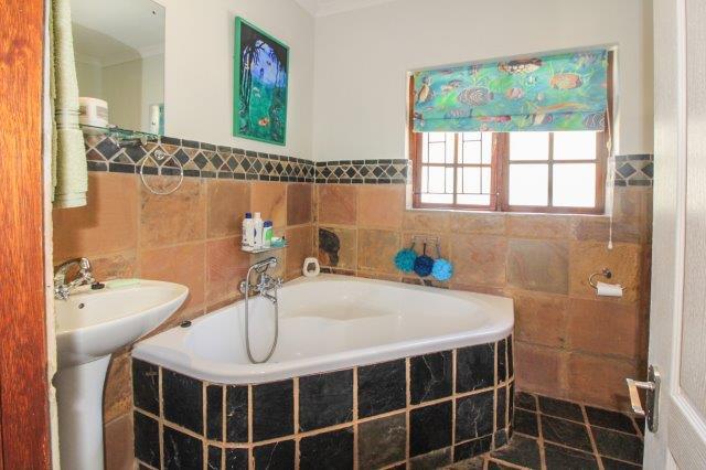 5 Bedroom Property for Sale in Knysna Heights Western Cape